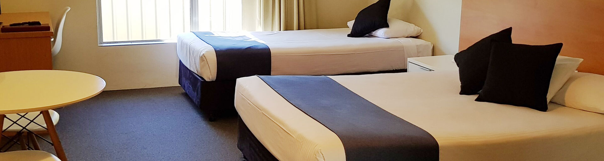 Nambour Heights Motel Queen + Single Room