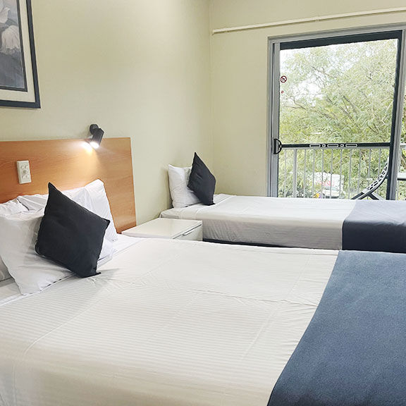 Nambour Height Queen + Single Motel Room